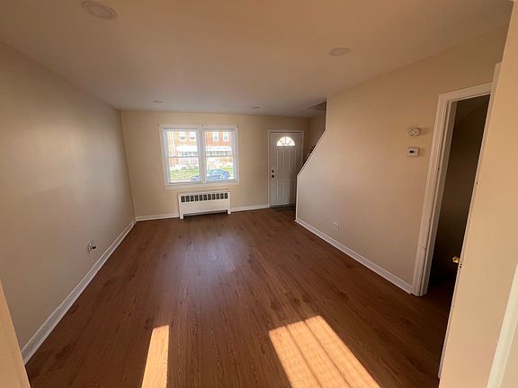 Living Room/Entrance