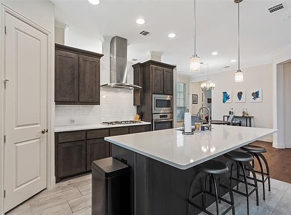 4th image of 276 Moorland Dr