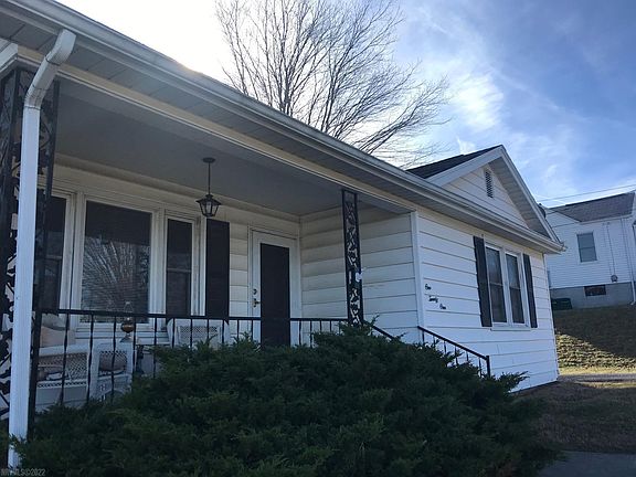 3rd image of 121 Ellett Dr SE