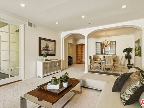 5th image of 930 N Doheny Dr APT 308