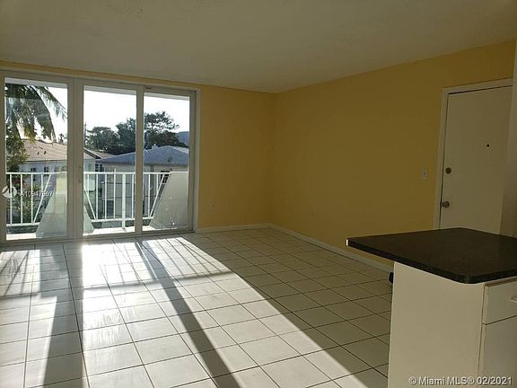 3rd image of 7133 Bay Dr APT 301