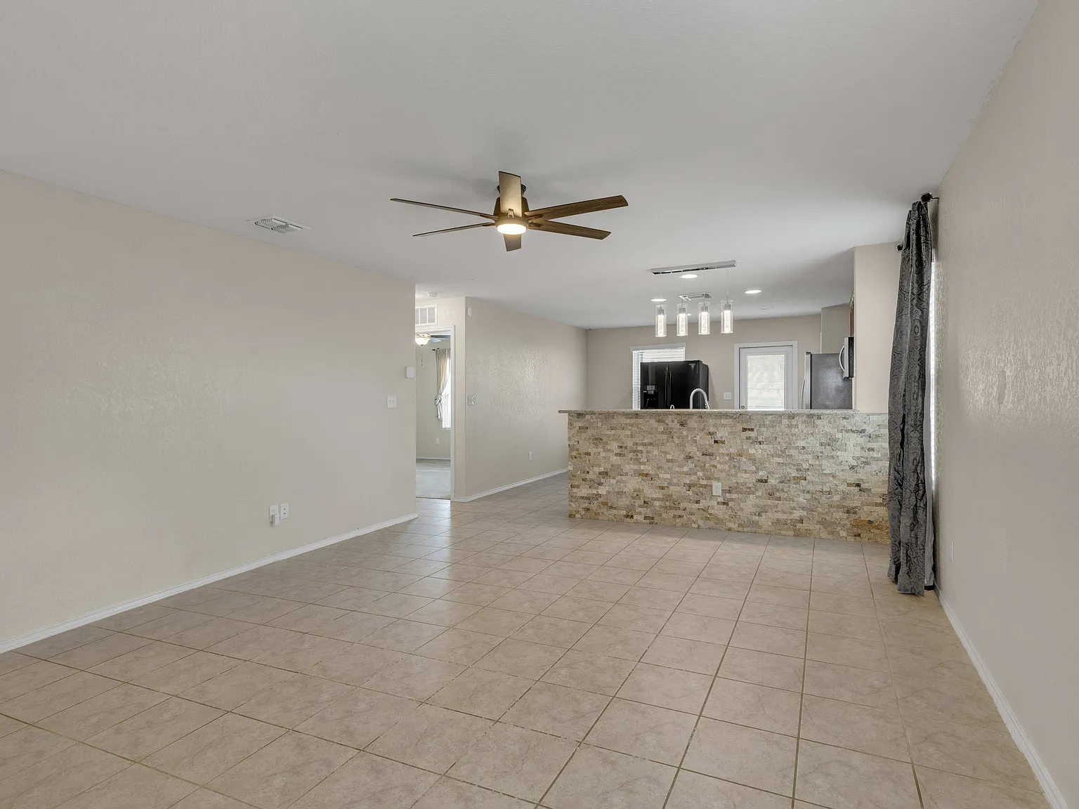 3 bed, 1204 sqft, $1,750 — Photo 4