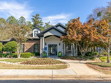2BR, 2BA -1195 SF