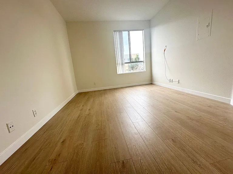 1234 Las Palmas Ave — Photo 4
