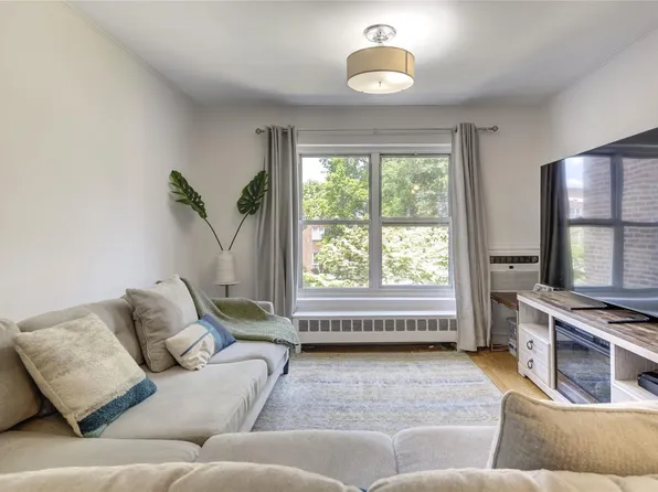 221 Middle Neck Road Road #M-4, Great Neck, NY 11021