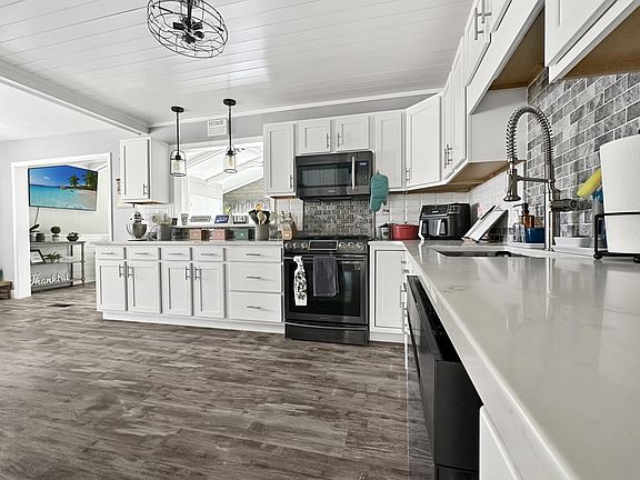 5th image of 1041 Columbus Cir S
