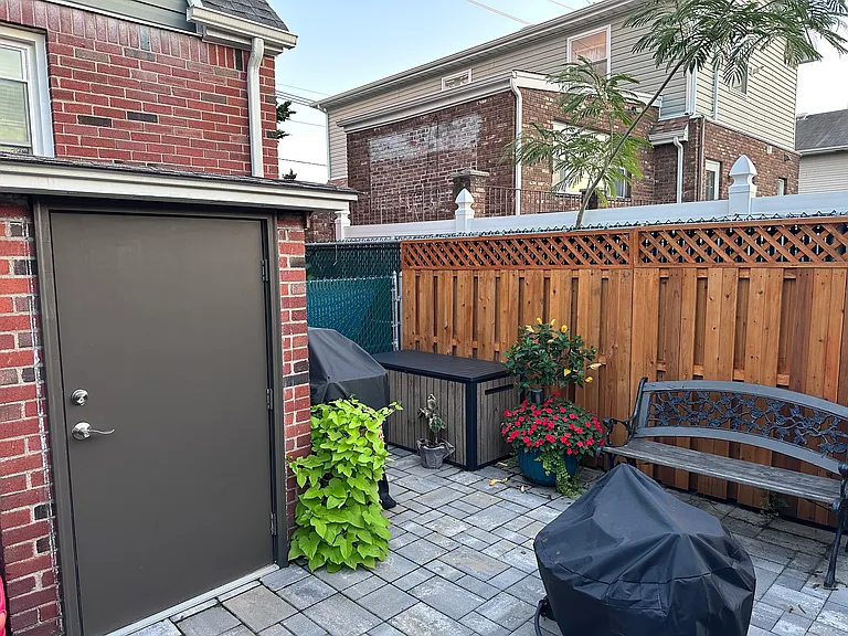 Madeline Ave — Photo 6
