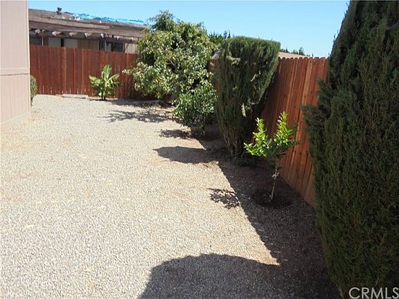 Low maintenance white rock back yard,