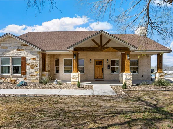 155 Hilltop Circle, Mathis, TX 78368