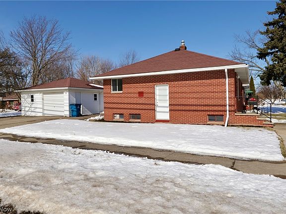 4th image of 390 Lynne Dr