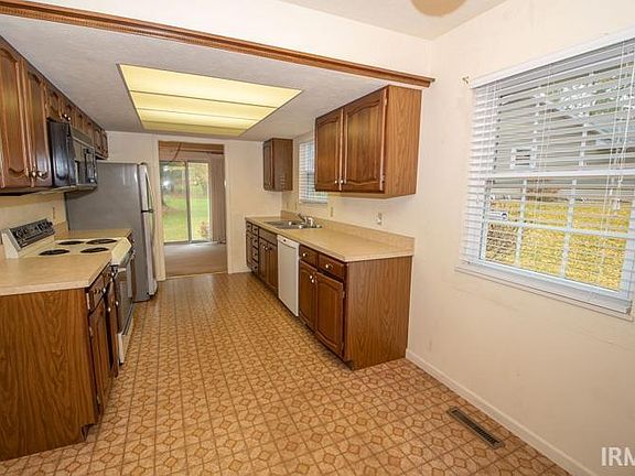 3rd image of 52080 Furrow Dr