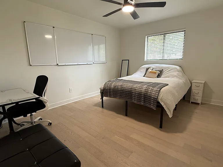 985 Harber Ave — Photo 15