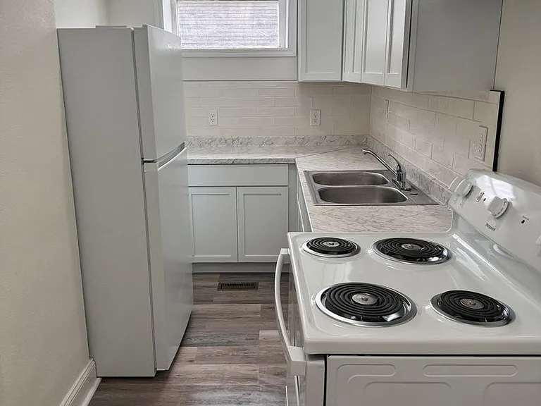 616 Bellaire Ave — Photo 8