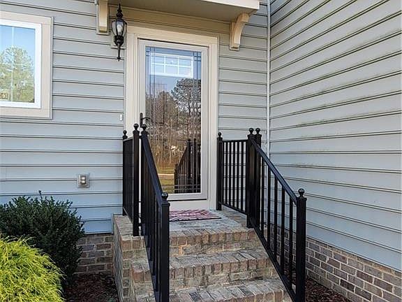 3rd image of 5420 Mason Manor Dr