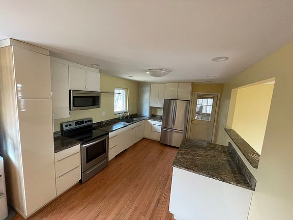 3rd image of 10700 Trafton Dr