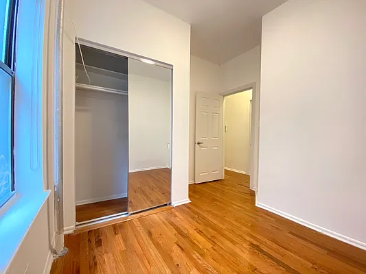 Rented by Bizzarro Agency | media 7