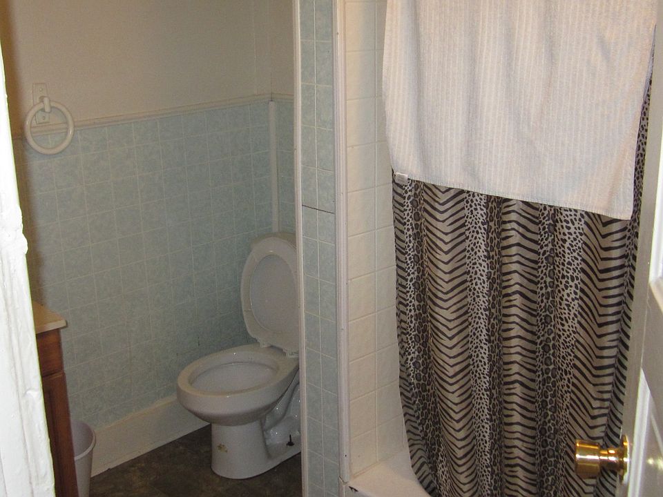 2nd image of 2316 S Oak St