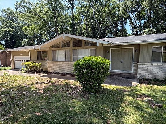 2nd image of 4707 Riverwood Cir