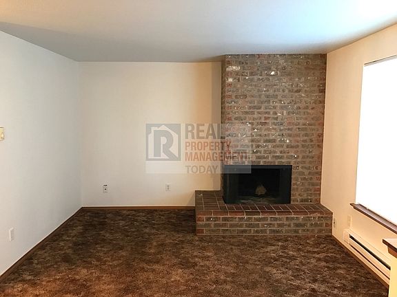 3rd image of 1117 S Woodlawn St APT 3