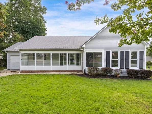 200 Browning Dr, Thomasville, NC 27360