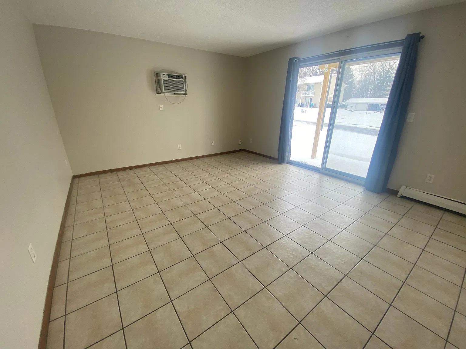 2 bed, 900 sqft, $1,250 — Photo 3