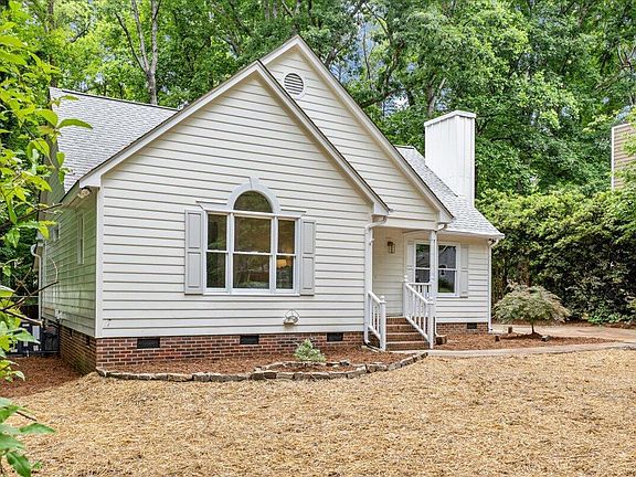 3rd image of 702 Sanderson Dr