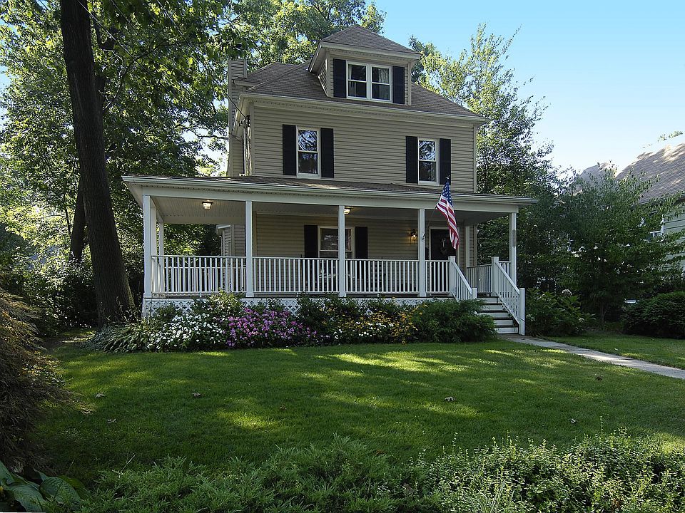 Lovely Glen Rock Colonial