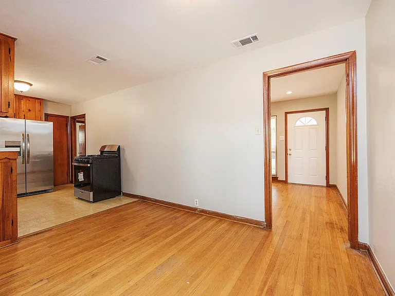 1018 W 31st St — Photo 12