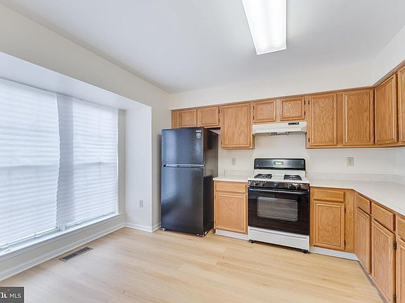 4th image of 3411 Wood Creek Dr