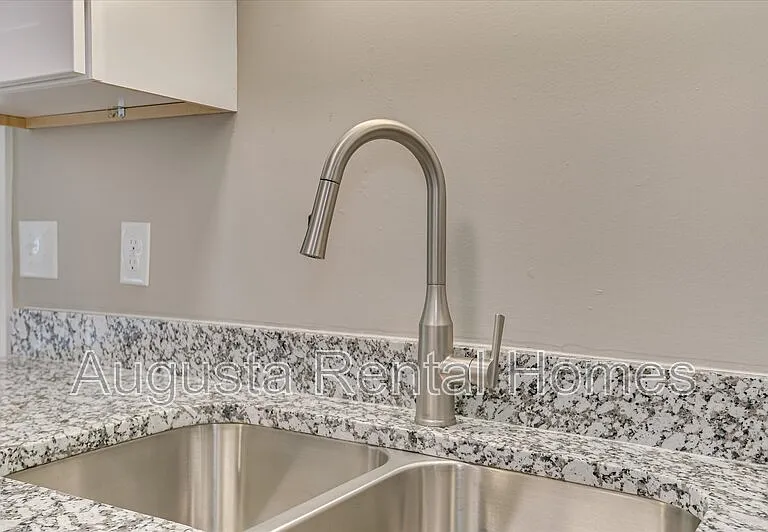 111 Kelly Dr SW — Photo 14