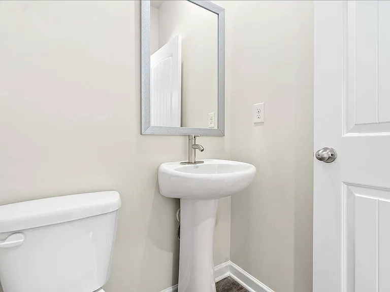 3247 Hamlet Dr — Photo 11