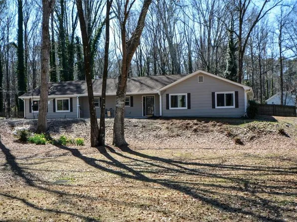 1379 Branchwood Dr, Snellville, GA 30078