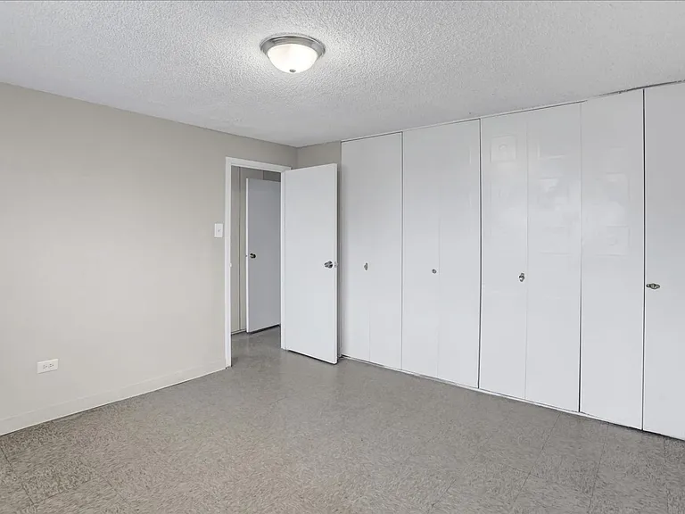 Section 8 Approved! Great location close to the city! — Photo 16