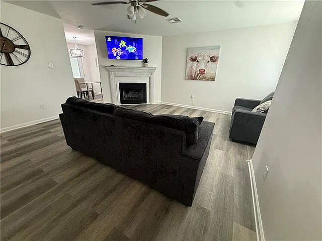 3 bed, 2.0 bath, 1230 sqft, $1,750 — Photo 3