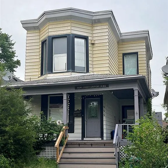 444 McEwan Ave — Photo 1