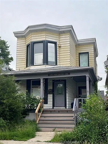 444 McEwan Ave Photo 1