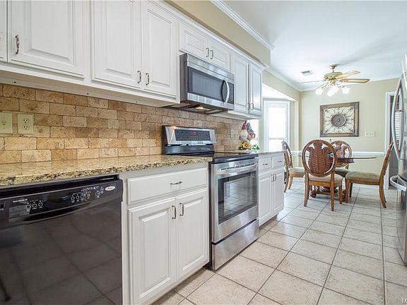 5th image of 631 Mary Ann Dr