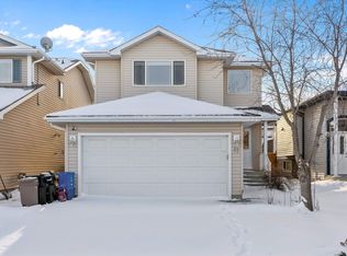 17 Foxboro Ln, Strathcona County, AB T8A6M7