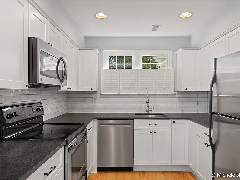 272 Yale Ct — Photo 20