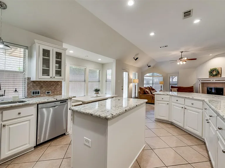 808 Amber Ct — Photo 8