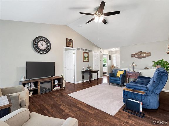 3rd image of 10237 Carlton Place Ct
