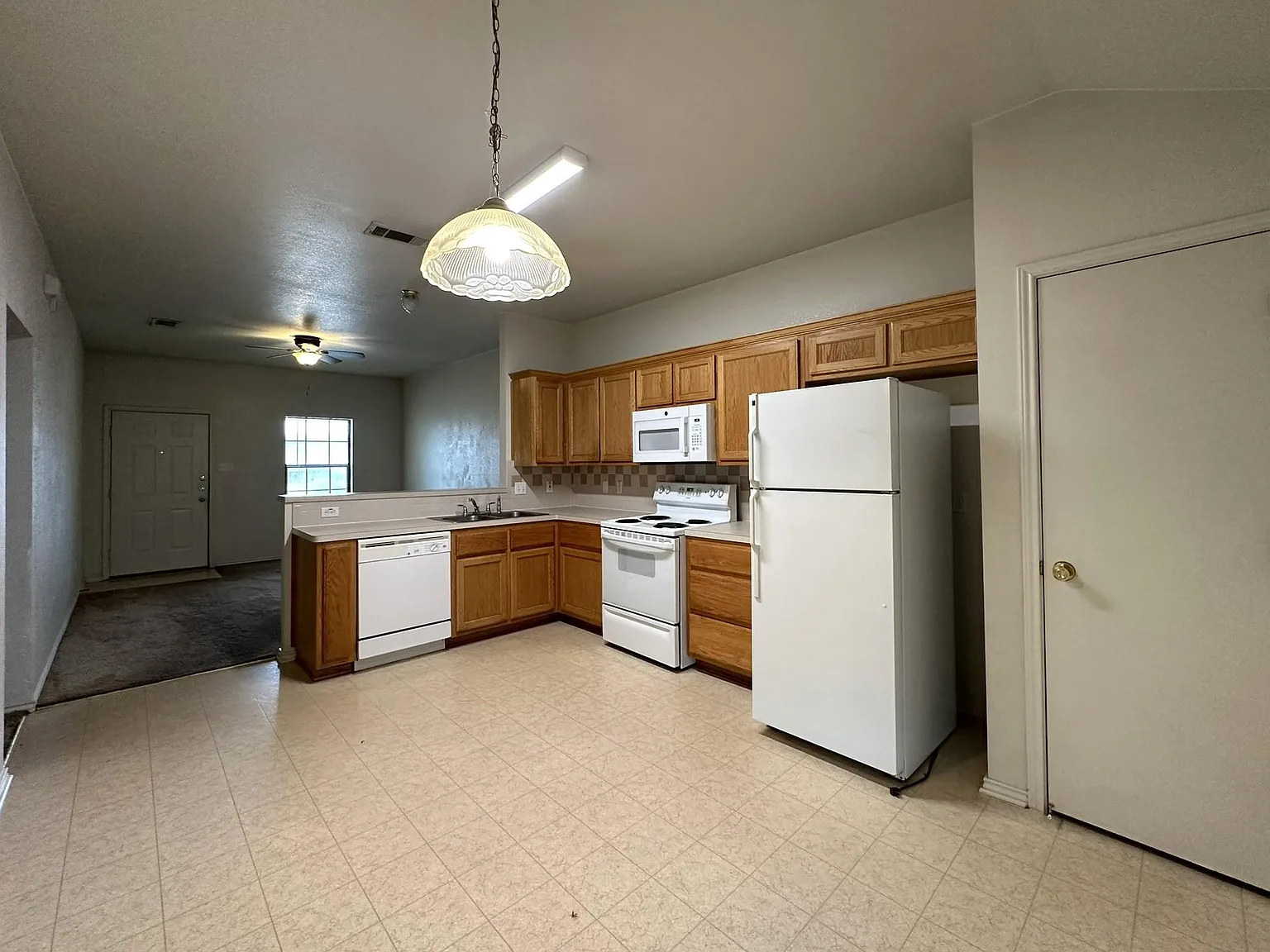 2 bed, 860 sqft, $950 — Photo 3