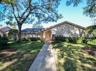 10046 Briar Rose Dr, Houston, TX 77042