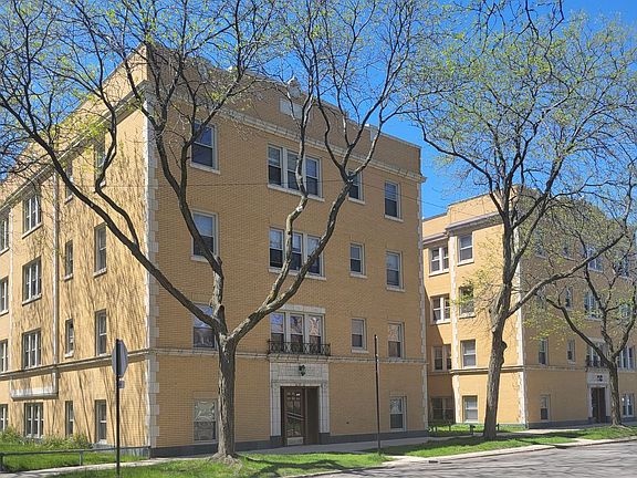 2nd image of 5232 N Rockwell St APT 2
