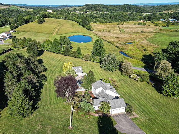 4th image of 14 Rolling Meadows Dr