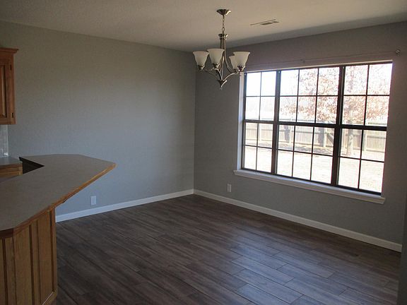 3rd image of 754 Duckworth St