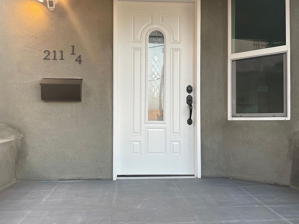 Downstairs unit patio and entrance.