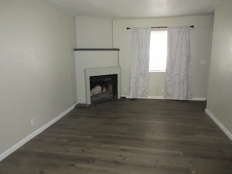 513 E Ridgecrest Blvd — Photo 9