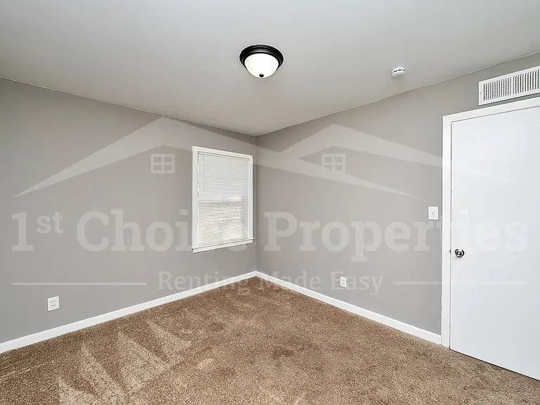5808 Avenue O — Photo 20
