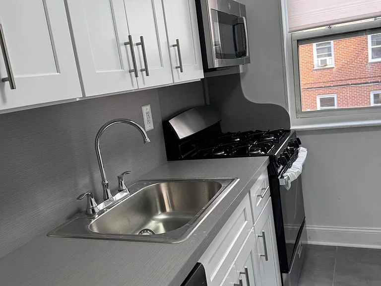 67-23 223rd Pl #B — Photo 4